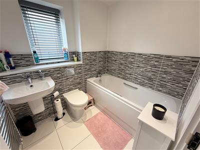 MAIN HOUSE BATHROOM FIRST FLOOR FRONT